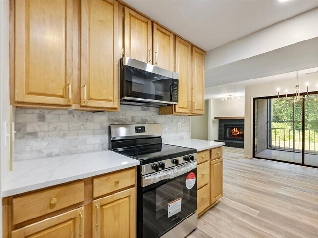 Building Photo - 605 Candler St
