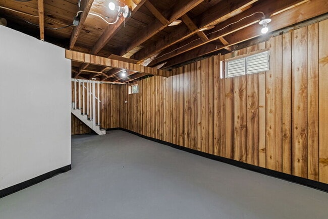 Building Photo - 1122 Roxton Dr