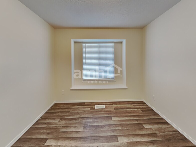 Building Photo - 16605 Sadie Ave