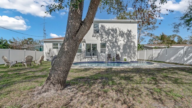 Building Photo - Gorgeous, Like-New Pool Home!