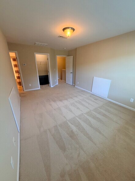 Building Photo - 1122 Midtowne Way