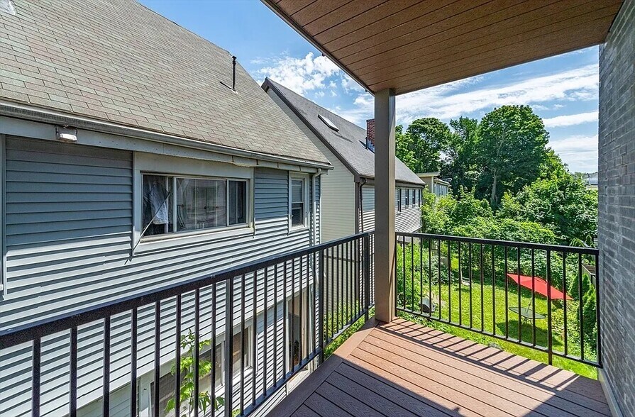 Building Photo - 214 Market St