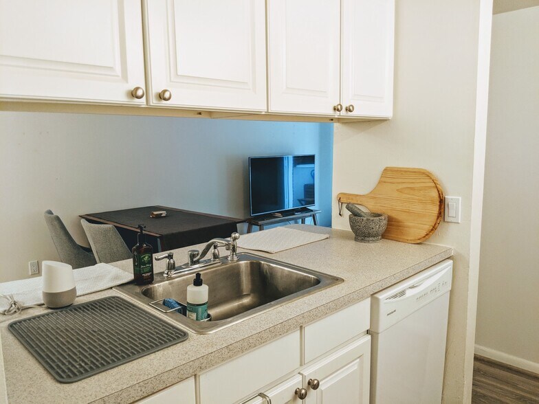 Building Photo - 1111 Maxwell Ave