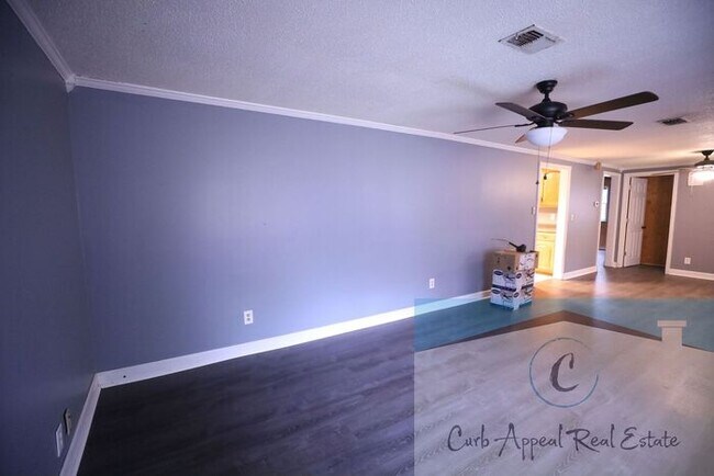 Building Photo - Recently renovated 3 bed, 1 bath house - includes workshop (electricity & bath), storage shed & f...