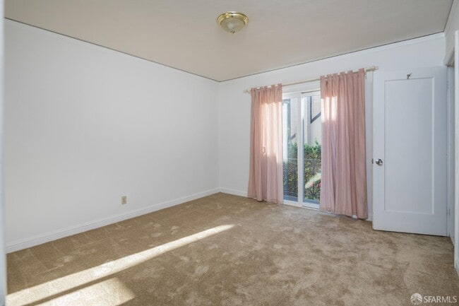 Building Photo - 2627 Hale Dr