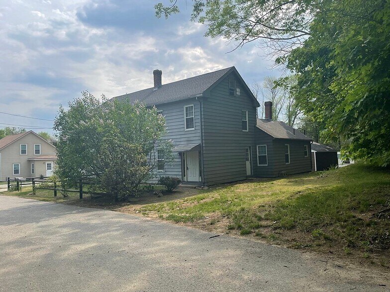 Building Photo - 27 Snell St