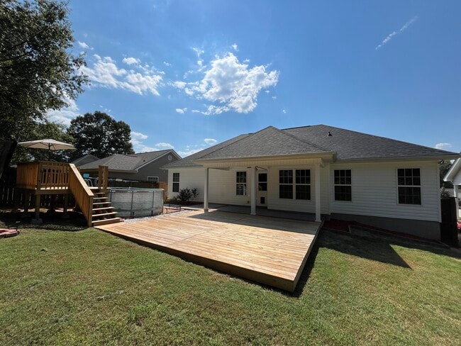 Building Photo - 107 Vanessa Dr