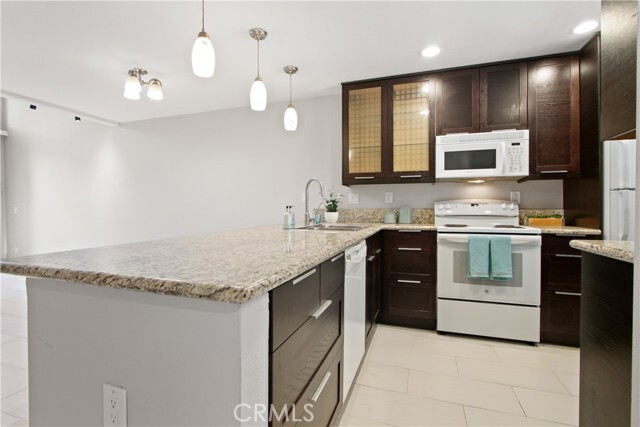 Building Photo - 75 Lakepines