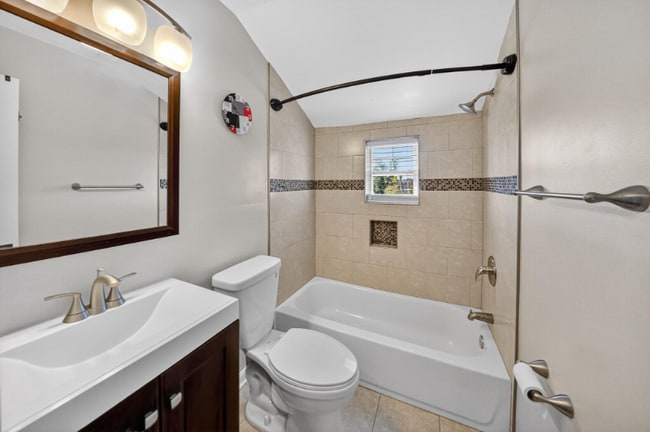 Building Photo - 5211 Jay St NE