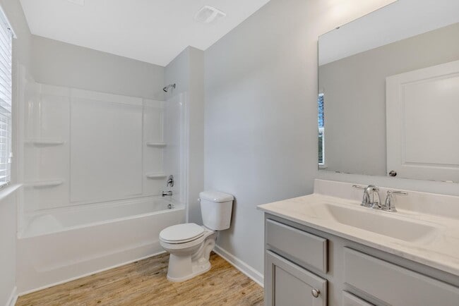 Building Photo - House for Rent in Holly Ridge with large y...