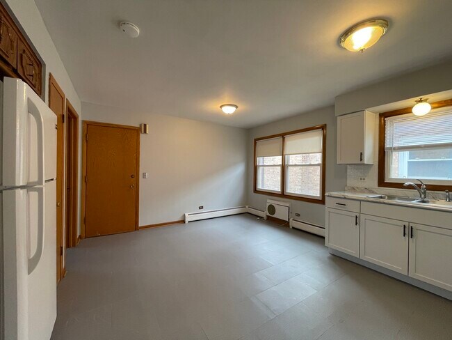 Building Photo - 8645 W Summerdale Ave