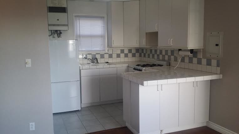Building Photo - 3915 Crest Dr