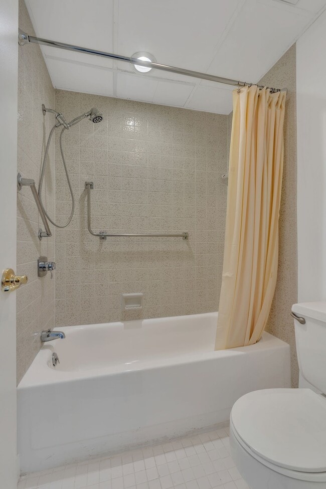 Building Photo - 6666 Brookmont Terrace