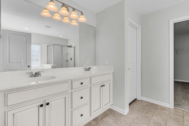 Building Photo - 5 Bedroom 3 Bath Home Located in Sophia Landing in Goose Creek