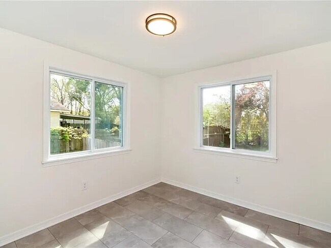 Building Photo - 38 Lourando Dr