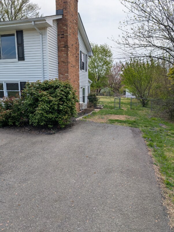 Building Photo - 105 Deerwood Rd