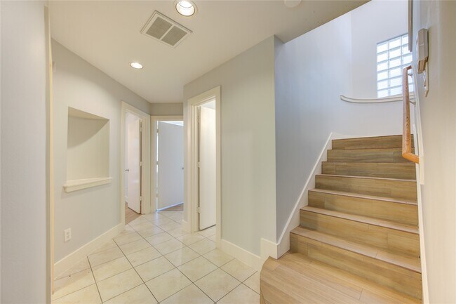 Building Photo - 3604 Omeara Dr