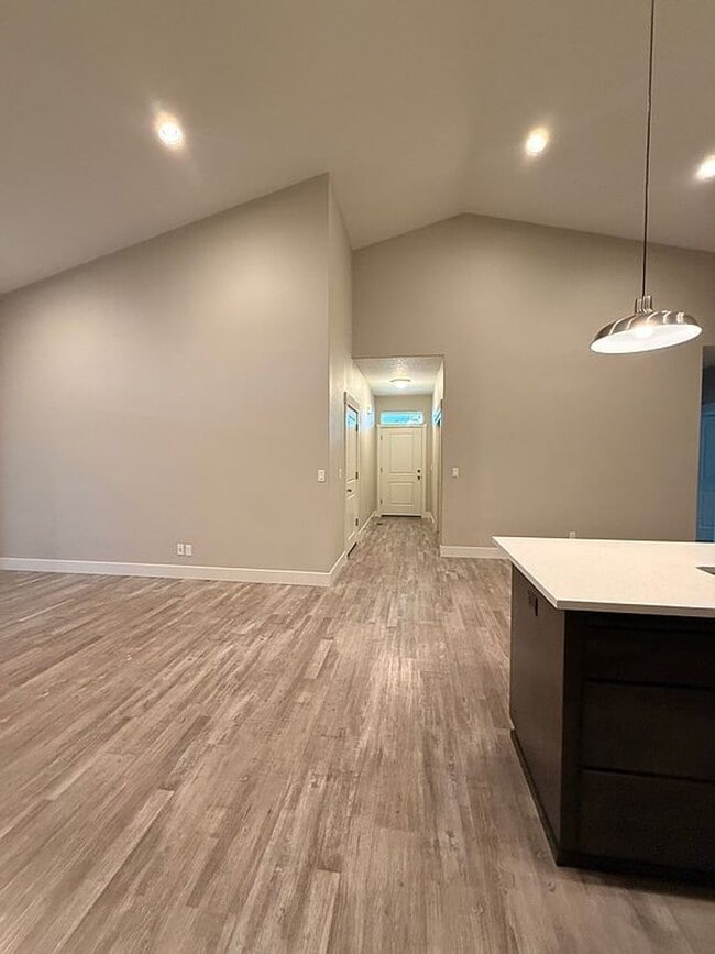 Building Photo - Modern Design Duplex