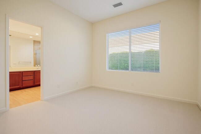 Building Photo - 830 Hawk Hill Trail