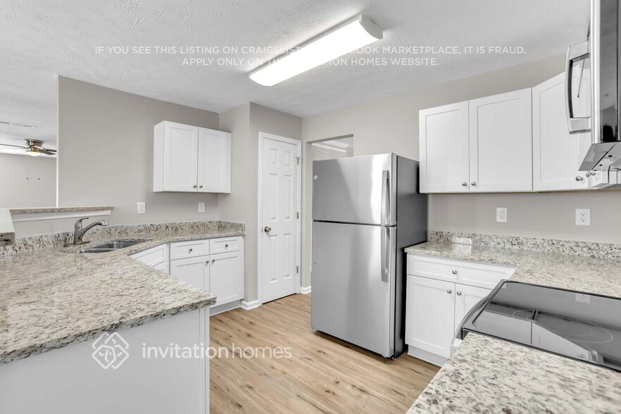 Building Photo - 729 Coach Way