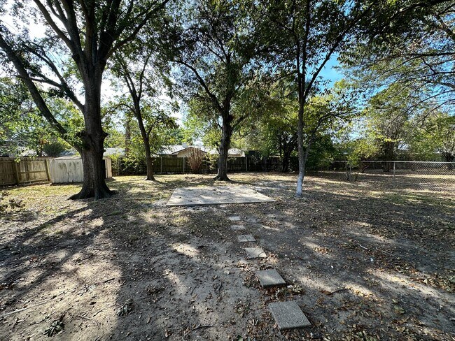 Building Photo - Conveniently located home in Greenville Texas!