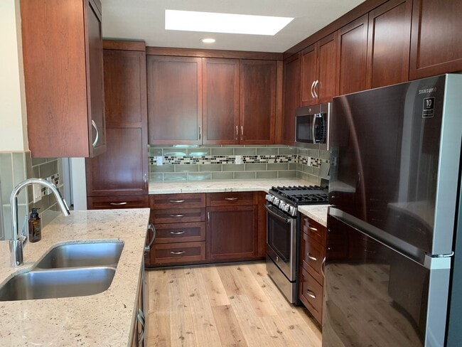 Building Photo - Welcome home!  1 Bedroom/ 1 Bath Condo