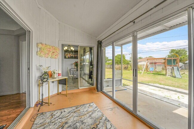 Building Photo - 333 SW Dwight Ave