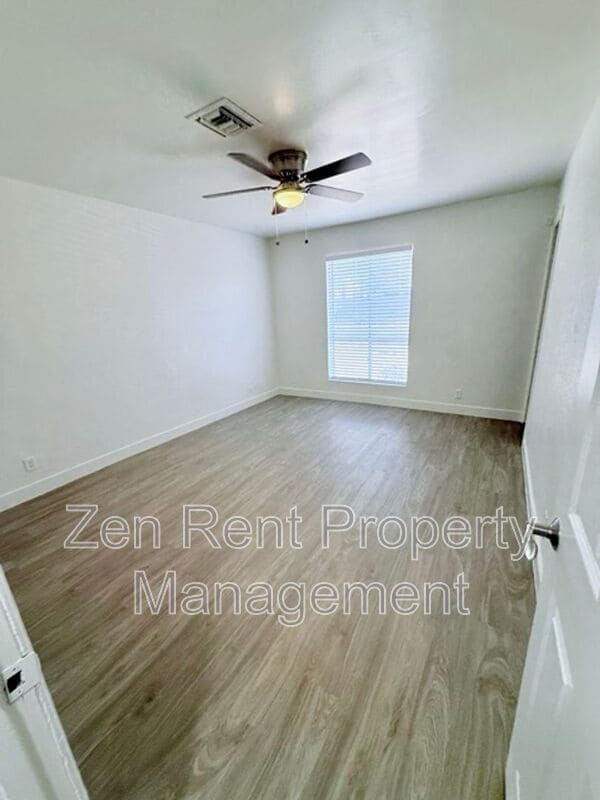 Building Photo - 1044 E Harmony Ave