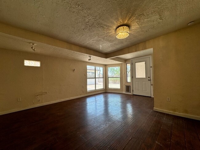 Building Photo - West El Paso/Canutillo 6bed/4bath refrig A/C Home!