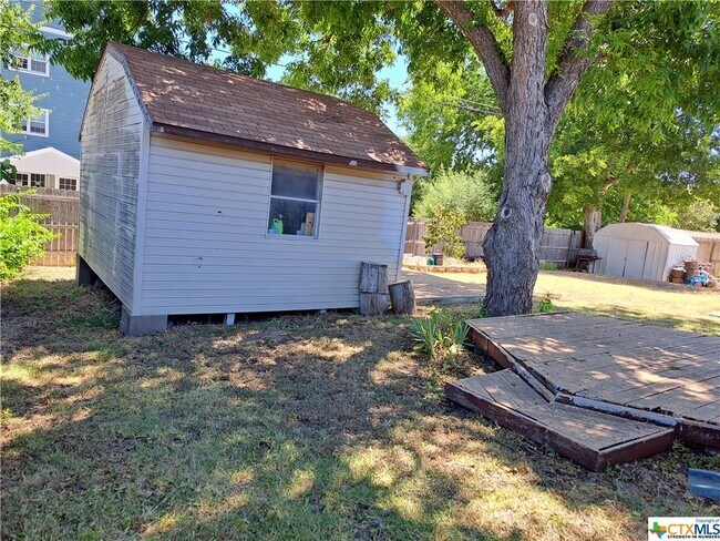 Building Photo - 2308 Lily Dr