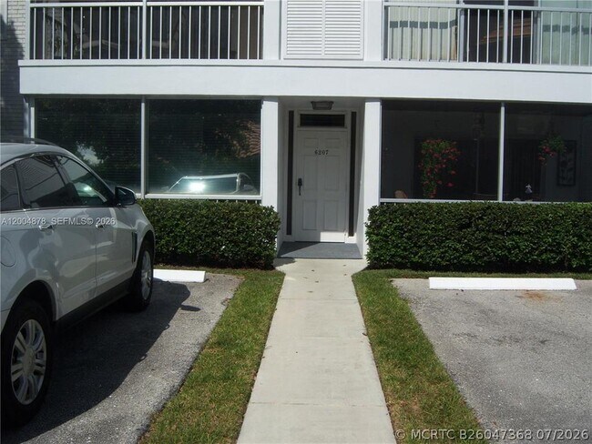 Building Photo - 6207 Bay Club Dr