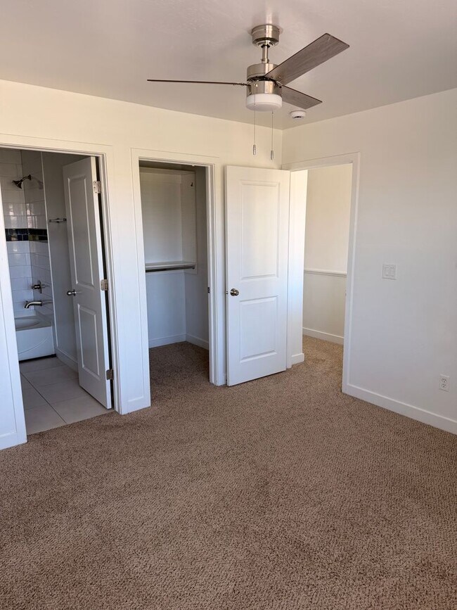 Building Photo - 4827 S Jordan Pkwy W