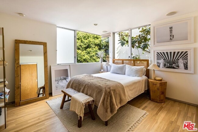 Building Photo - 844 California Ave