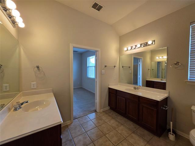 Building Photo - 6000 Mariposa Dr