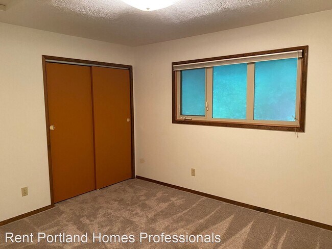 Building Photo - 4 br, 2 bath House - 10275 SE Hillcrest Drive