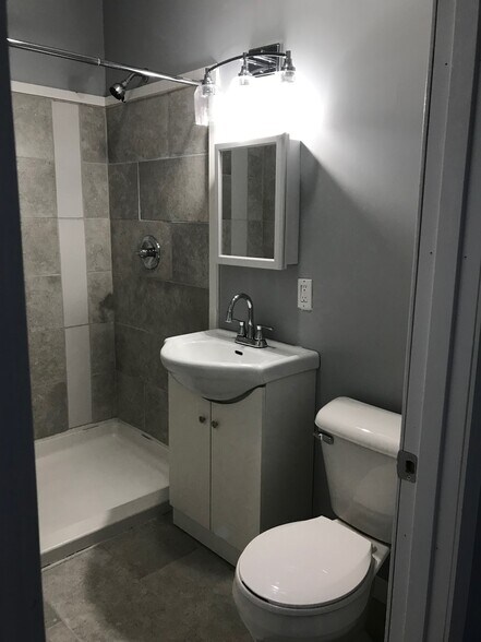 Bathroom - 828 W Roache St