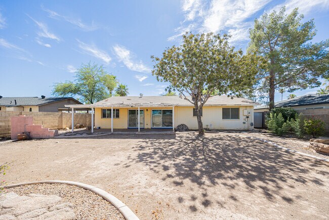 Building Photo - 2812 S Cottonwood Dr