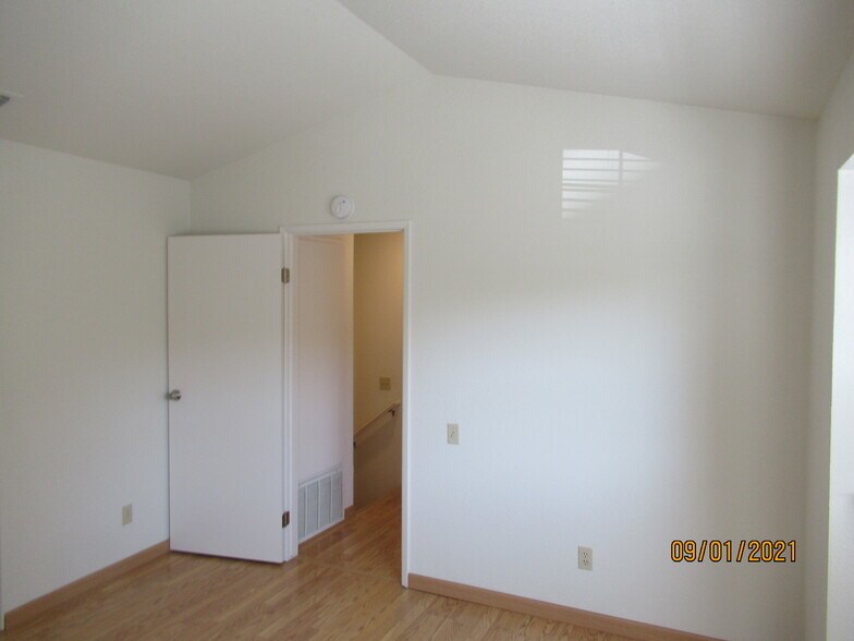Building Photo - 614 Barbara Way