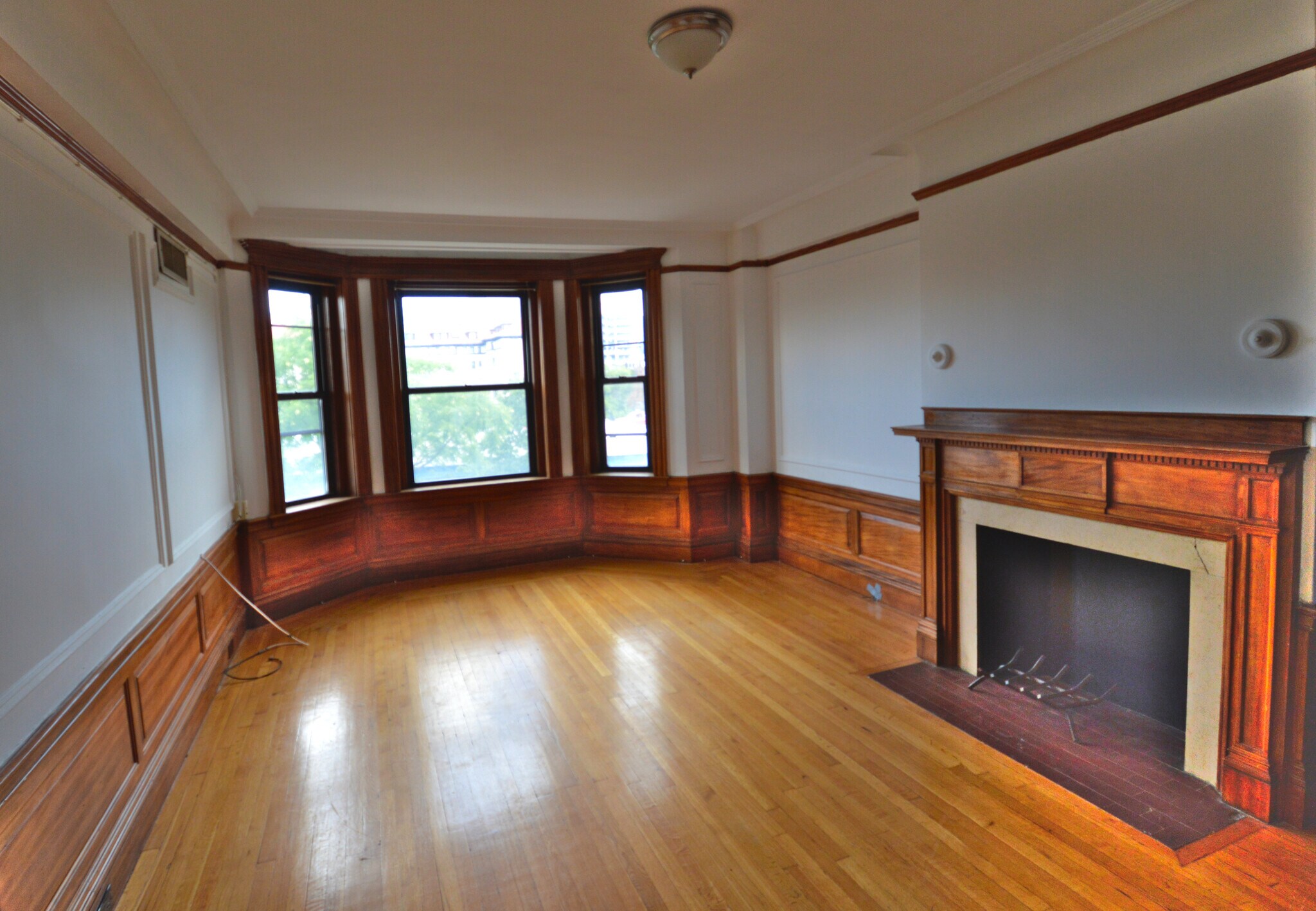 Building Photo - 464 Commonwealth Ave