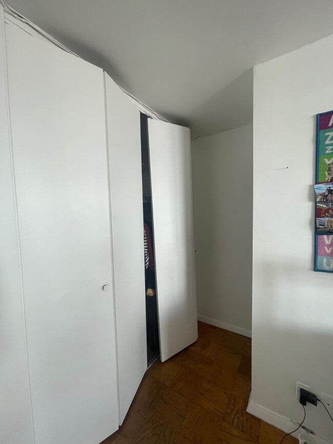 Building Photo - 40 Brighton 1st Rd