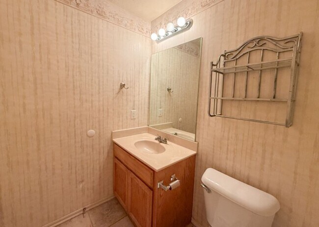 Building Photo - 17553 Gold Dr