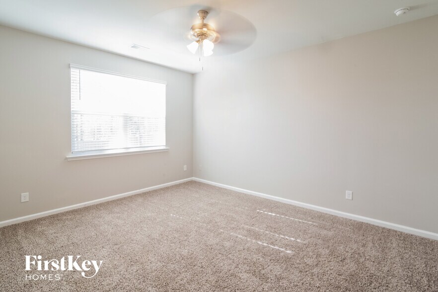 Building Photo - 590 Wayton Cir