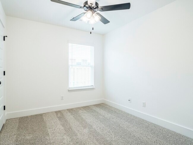 Building Photo - 1440 Emmerson St