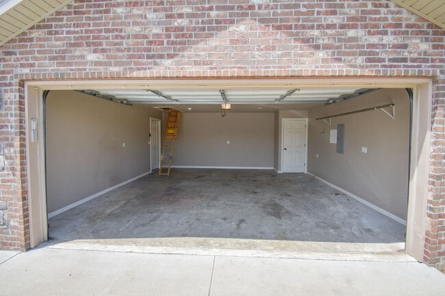 Building Photo - 3 Bedroom 2 bath in Prairie Grove! Corner ...