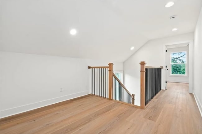 Building Photo - 576 Pride Ave