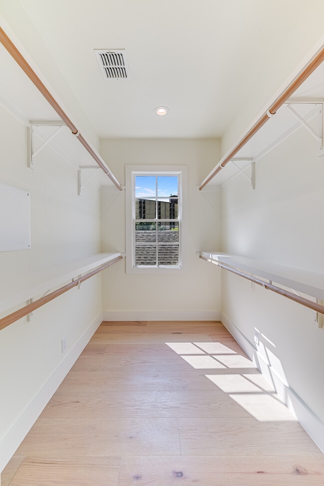 Building Photo - 311 Refugio St