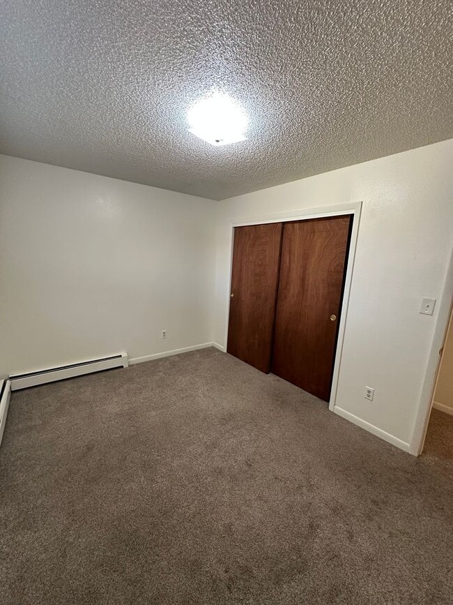 Building Photo - EM1304