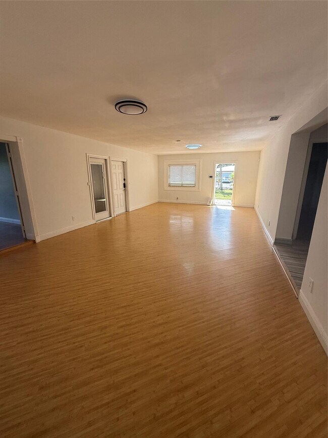 Building Photo - 4021 SW 1st St