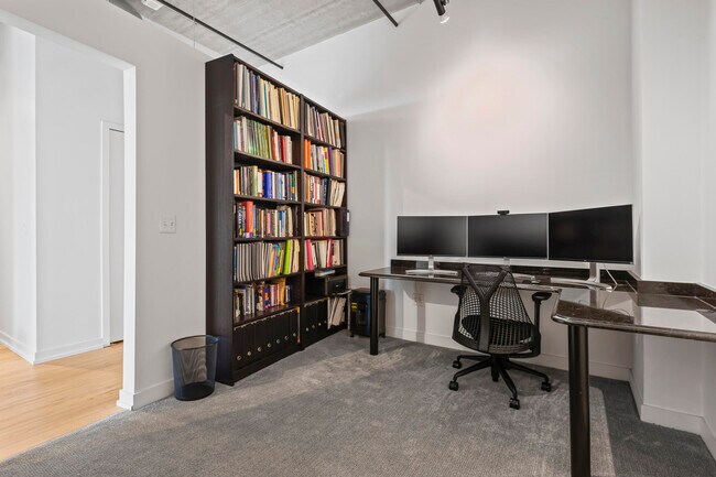 Building Photo - 350 N Main St