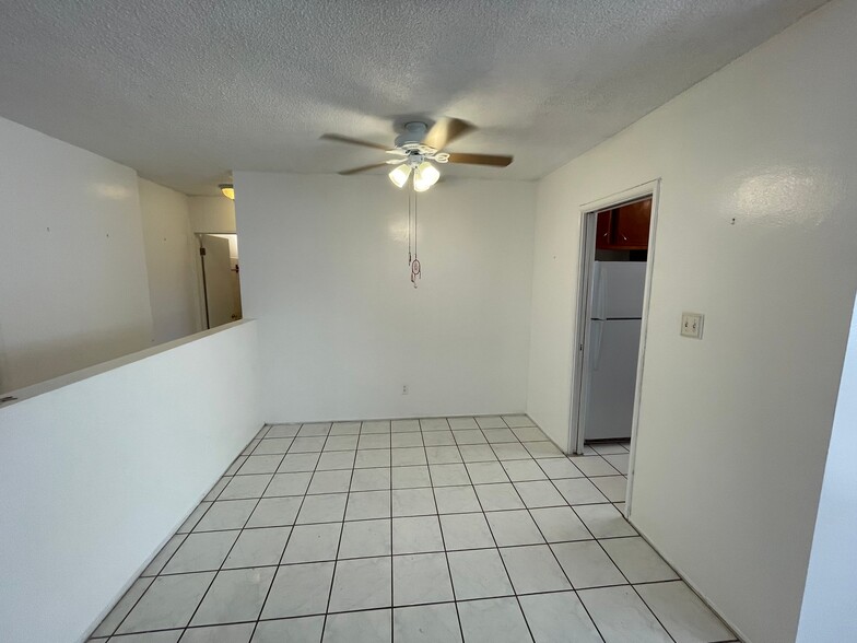 Building Photo - 933 6th St
